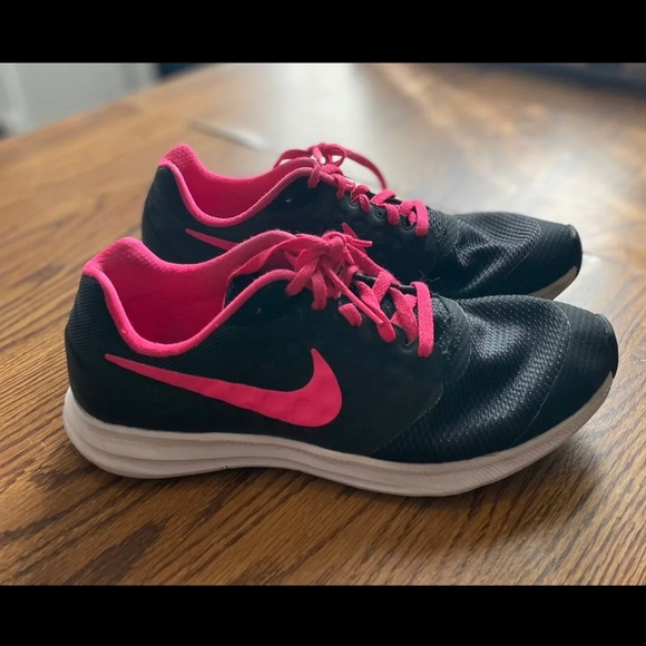Nike 6.5 youth shoes - Picture 2 of 6